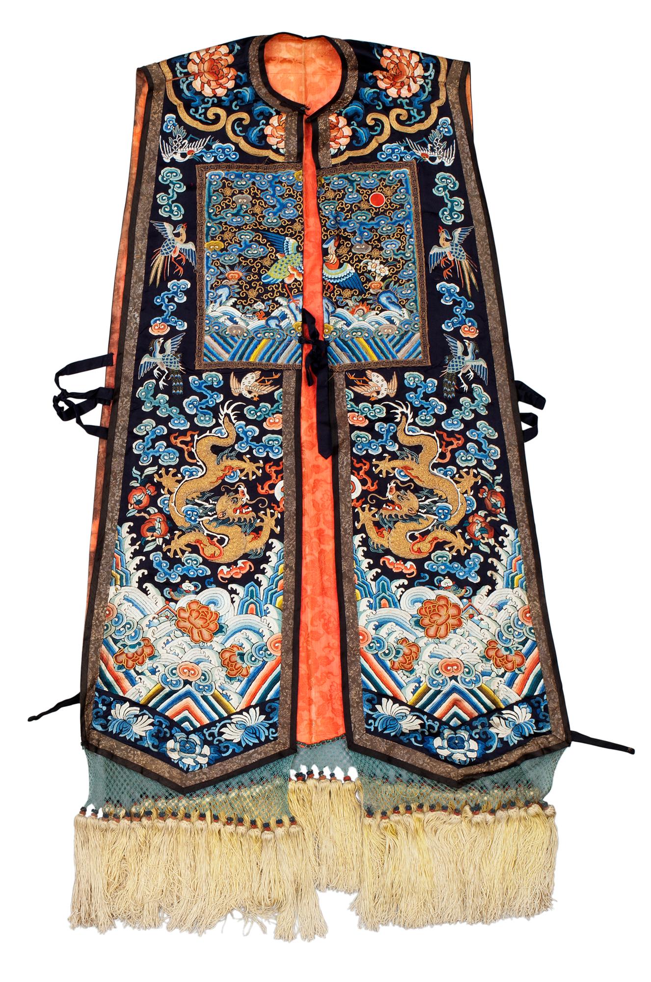 VÄST, siden. Höjd 105 cm. Kina omkring 1900, sen Qing.