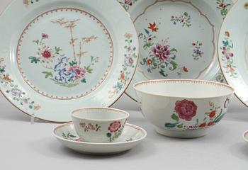 TALLRIKAR, 3 st, KOPPAR MED FAT, 2 st samt SKÅL, porslin, Kina, 1700-tal.