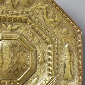 A Baroque presumably Dutch/Flemish brass reflector plate, mid 17th century.