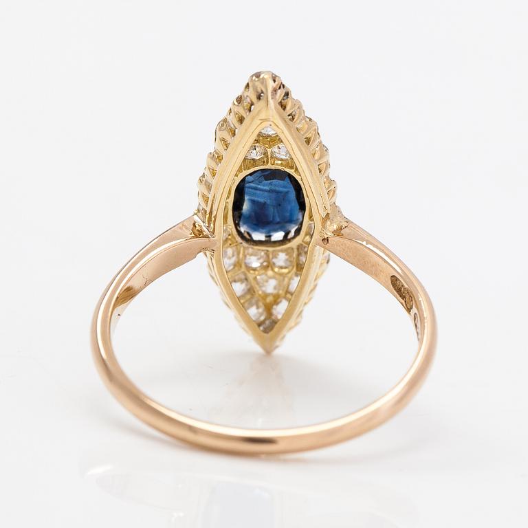 Ring, 18K guld, gammal- och briljantslipade diamanter ca 0,52 ct totalt och safir. Oskar Lindroos, Helsingfors 1937.