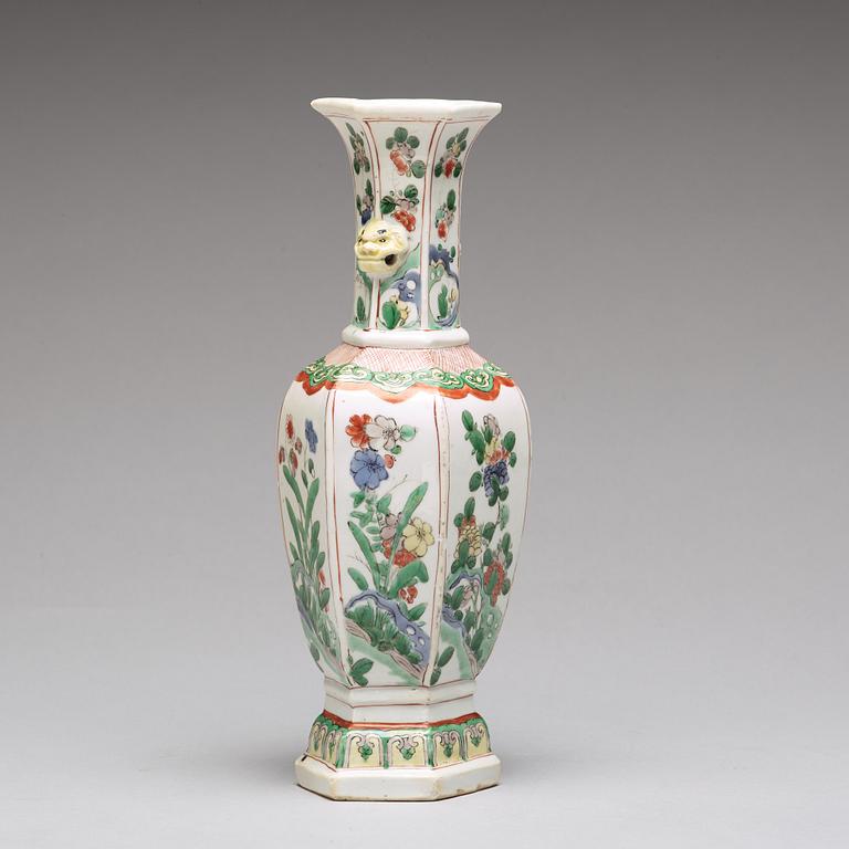 A famille verte vase, Qing dynasty, Kangxi (1662-1722).