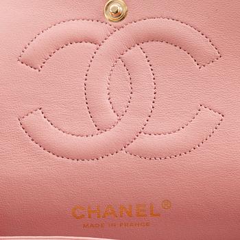 CHANEL, a pink caviar leather "double flap" shoulder bag.