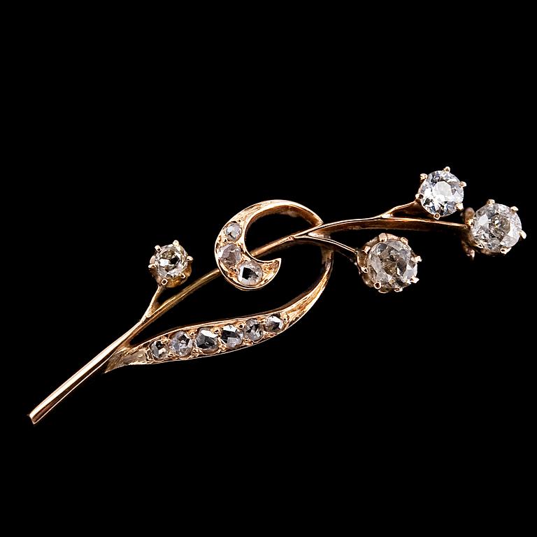 BROOCH, old- and rose cut diamonds c. 0.80 ct.