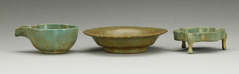 OBJEKT, 3 st, keramik. Kina 1900-tal.