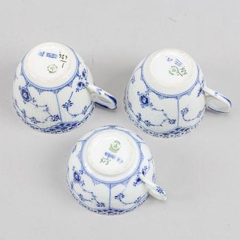 Royal Copenhagen, mat- samt kaffeservis, 85 delar, porslin. "Musselmalet", Danmark, 1900-tal.