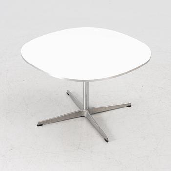 Bruno Mathsson, Piet Hein & Arne Jacobsen, soffbord, "Supercirkel", Fritz Hansen, Danmark, 1980.