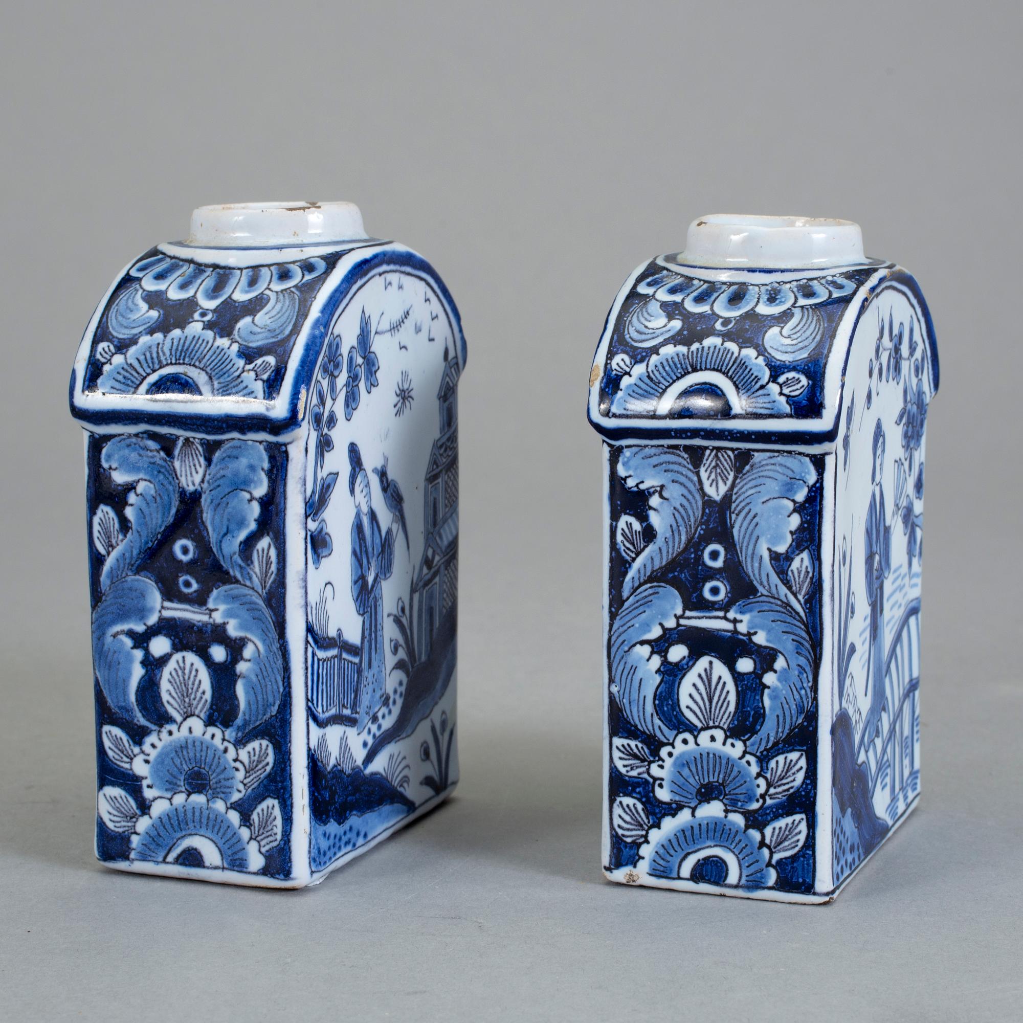 TEDOSOR, ett par, fajans, omkring 1900.