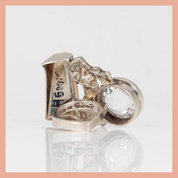 RING, sterling silver med bergkristall, tot ca 27,62 ct, Rolf Karlsson, Grillby, 1982. Total vikt ca 31,09 g.