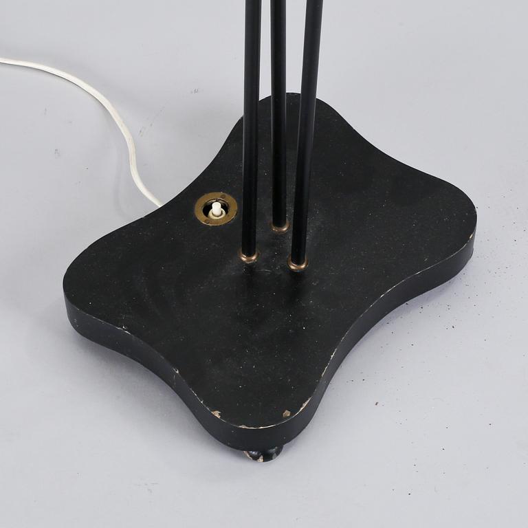 GOLVLAMPA, omkring 1900-talets mitt.