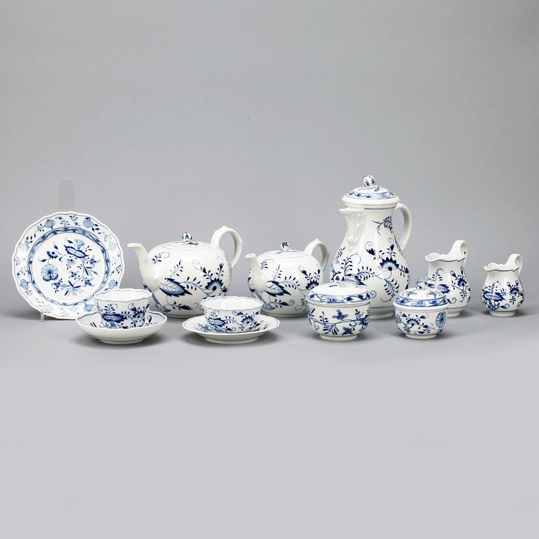 SERVISDELAR, porslin, ca 37 + 11 delar, Meissen, Tyskland 1900-tal.