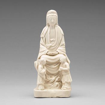 460. A blanc de chine figure of Guanyin, Qing dynasty, 18th Century.