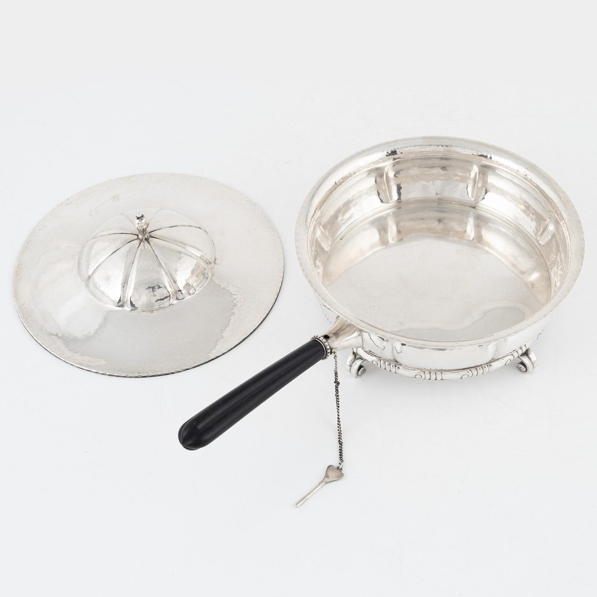 K Anderson, karott med lock, silver, Stockholm 1920.