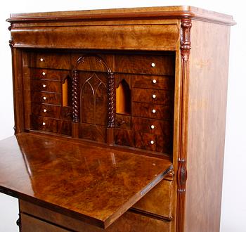 CHIFFONJE. Nyrenässans, 1800-talets senare hälft.