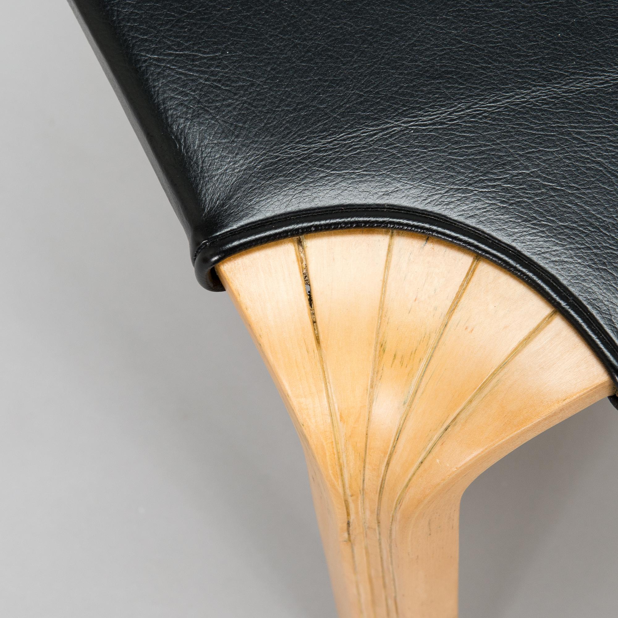 Alvar Aalto, an X 602 stool, Artek, latter half of the 20th century.