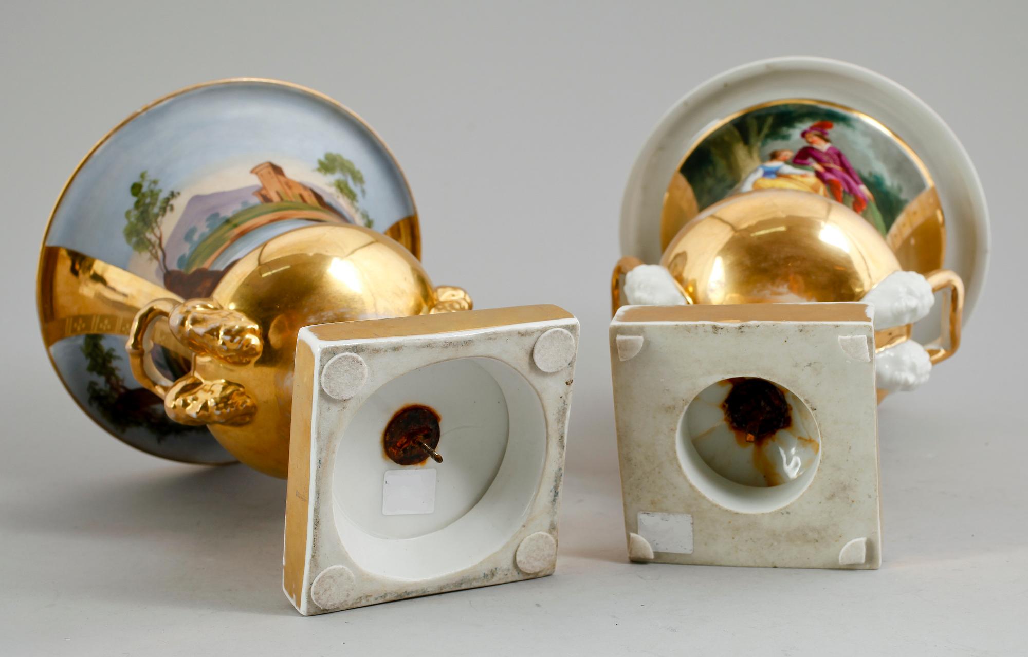 PRYDNADSURNOR, 2 st, porslin, empire, tidigt 1800-talets första hälft.