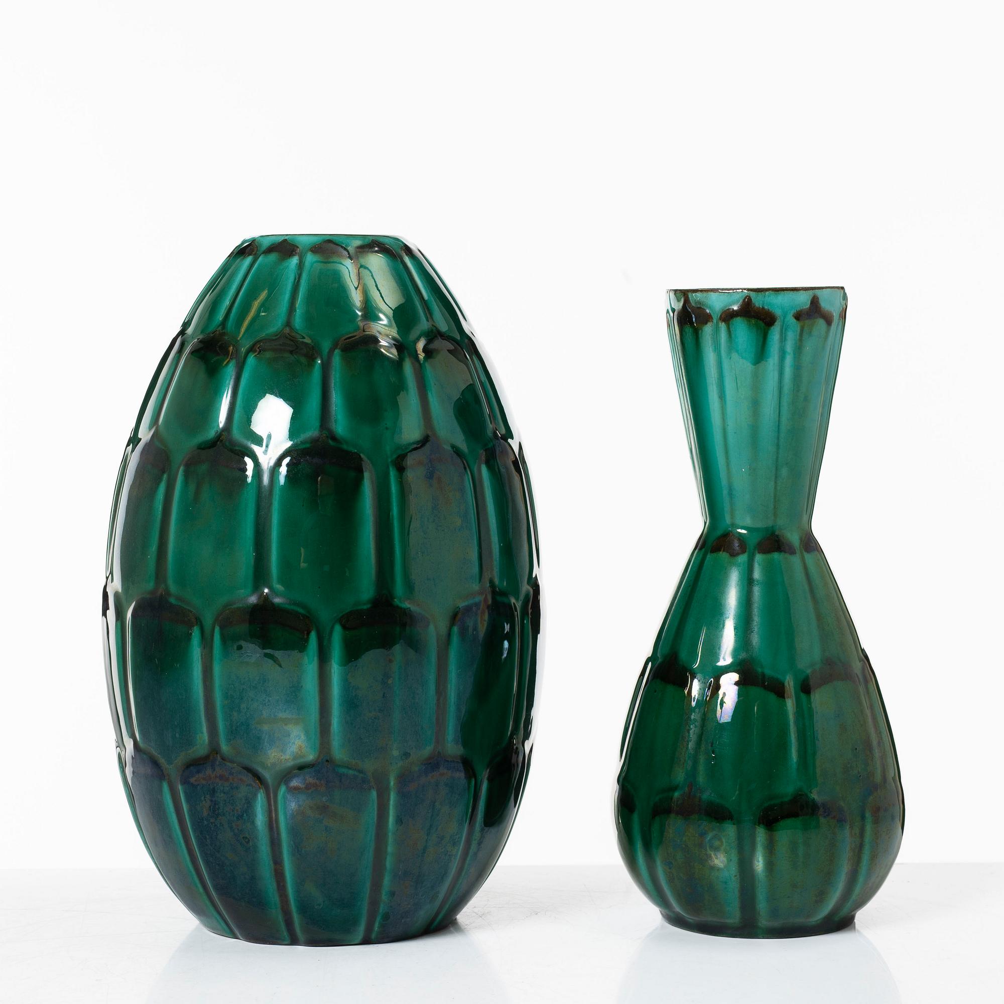 Anna-Lisa Thomson, vaser, ett par, ”Adria”, Upsala Ekeby, 1900-talets mitt.