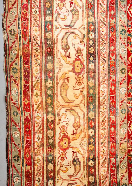 Matto, antique Indian, probably Agra, ca 467,5-474 x 369,5-374 cm.