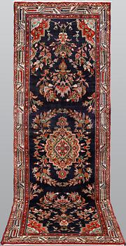 A Hamadan runner, ca 310 x 105 cm.