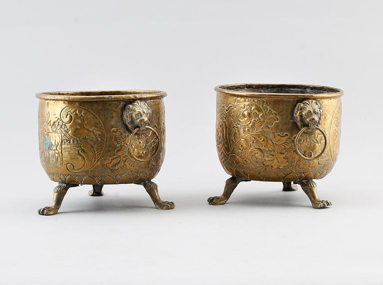 YTTERFODER, 2 st, mässing, 1700-/1800-tal.