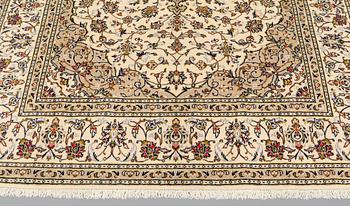 A carpet, Kashan, ca 306 x 200 cm.