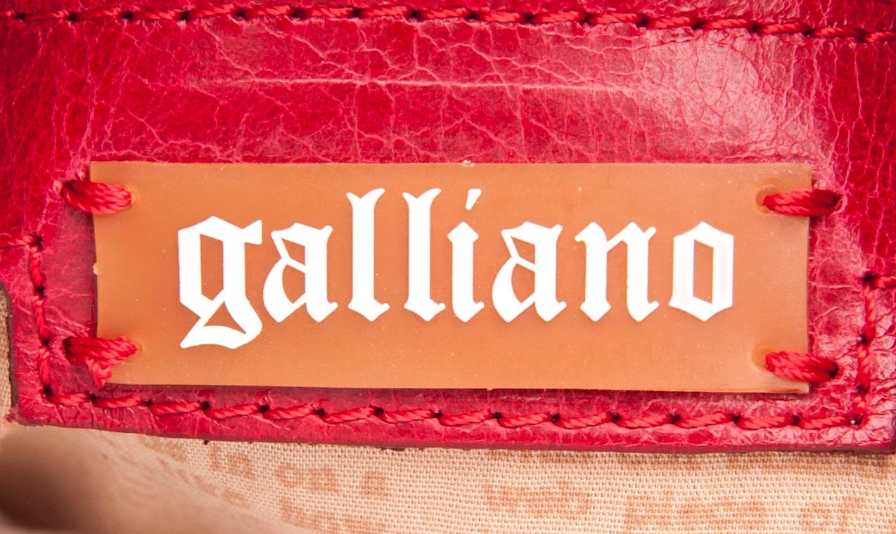 LAUKKU, John Galliano.