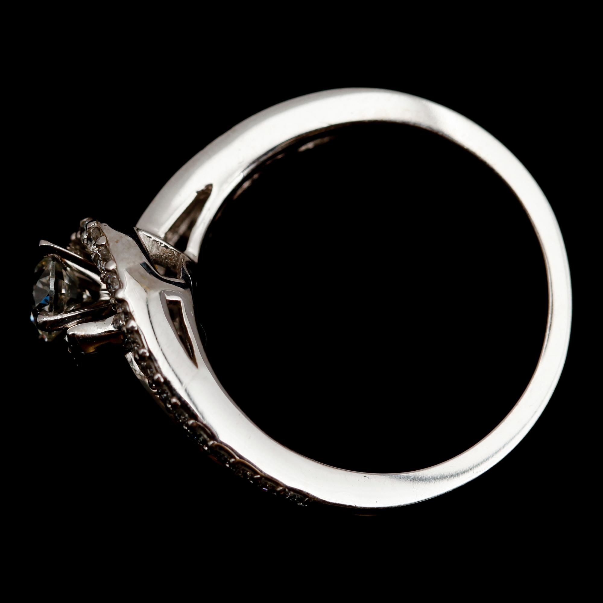 RING, 14 k vitguld, briljantslipade diamanter, total ca 1.0 ct.
