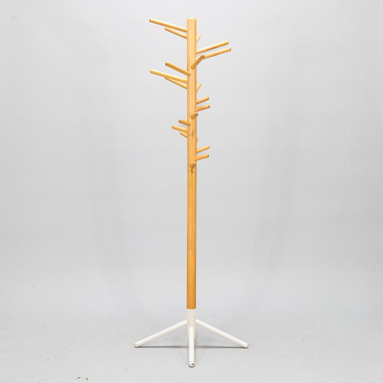 Anna-Maija Jaatinen, tamburmajor, "Clothes Tree", Artek. Modellen formgiven 1964.