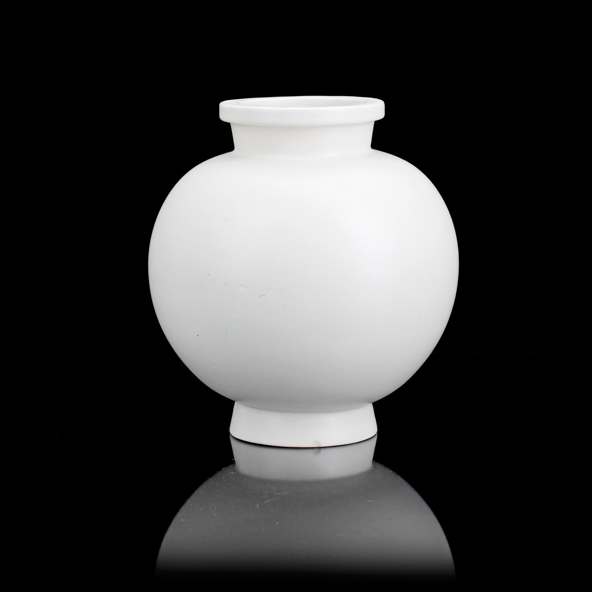 URNA, stengods, "Carrara", Wilhelm Kåge, Gustavsberg, 1900-tal.
