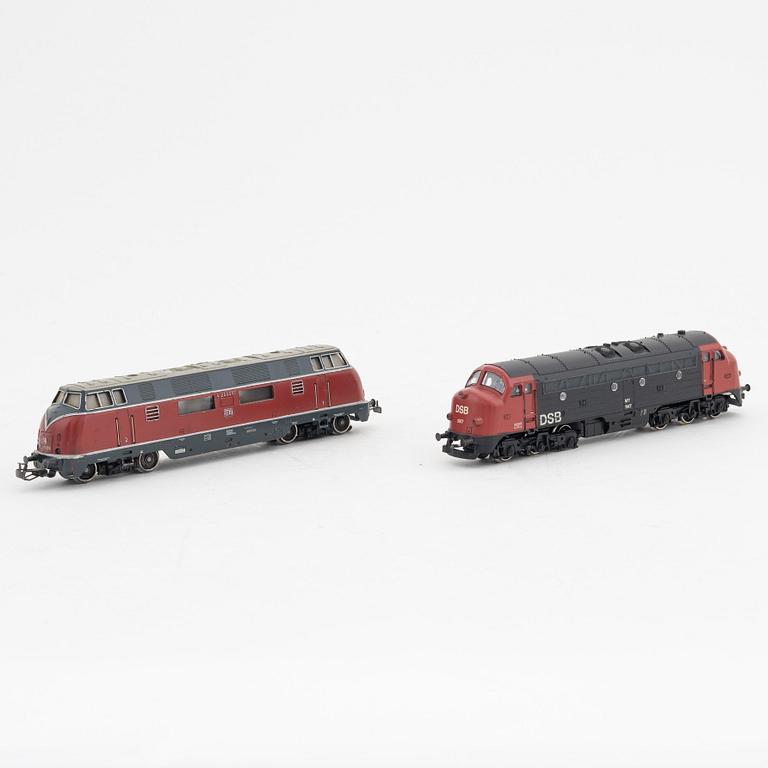 Märklin, two diesel locomotives, model 3021 & 3067, in boxes.