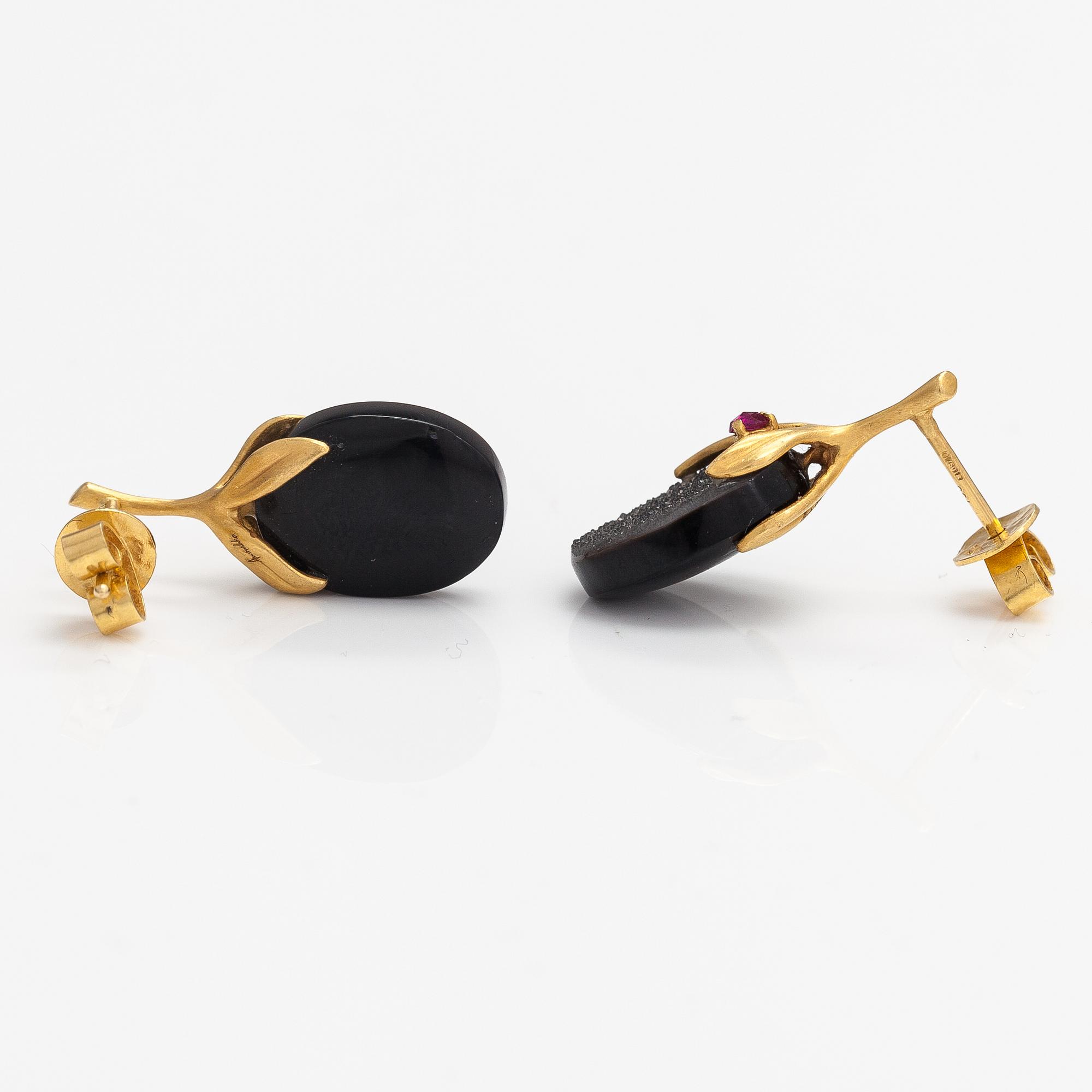 Annoushka, A pair of 18K gold earrings with drusy onyxes and rubies. London.