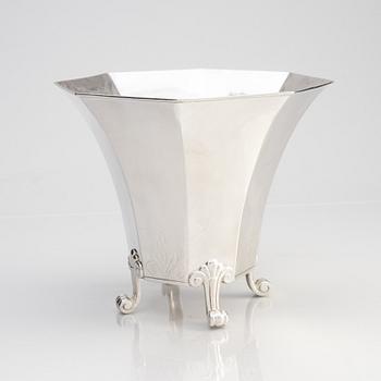 An large footed silver bowl, W.A. Bolin, Stockholm 1921.