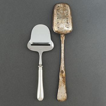 A silver cutlery, including 'Svensk Spets' and 'Svensk Rund', incl. GAB, CG Hallberg, 19/20th century (89 pc), 3171g.