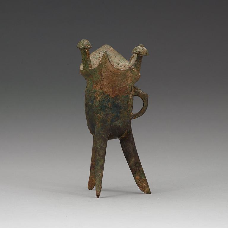 A bronze ritural tripod wine vessel 'Jue', presumably Shang dynasty, 12/11th Century BC.