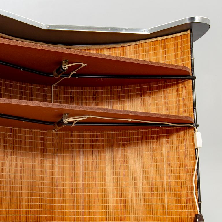 Bar counter and 4 bar stools, mid 1900s.