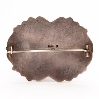 A jugend silver brooch with a malakite.