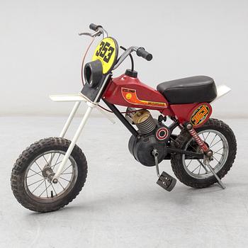 LEKSAKSMOTORCYKEL, Coloma, Spanien, 1980-tal.