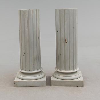 KOLONNER, 1 par, gustaviansk stil, 1900-talets andra hälft.