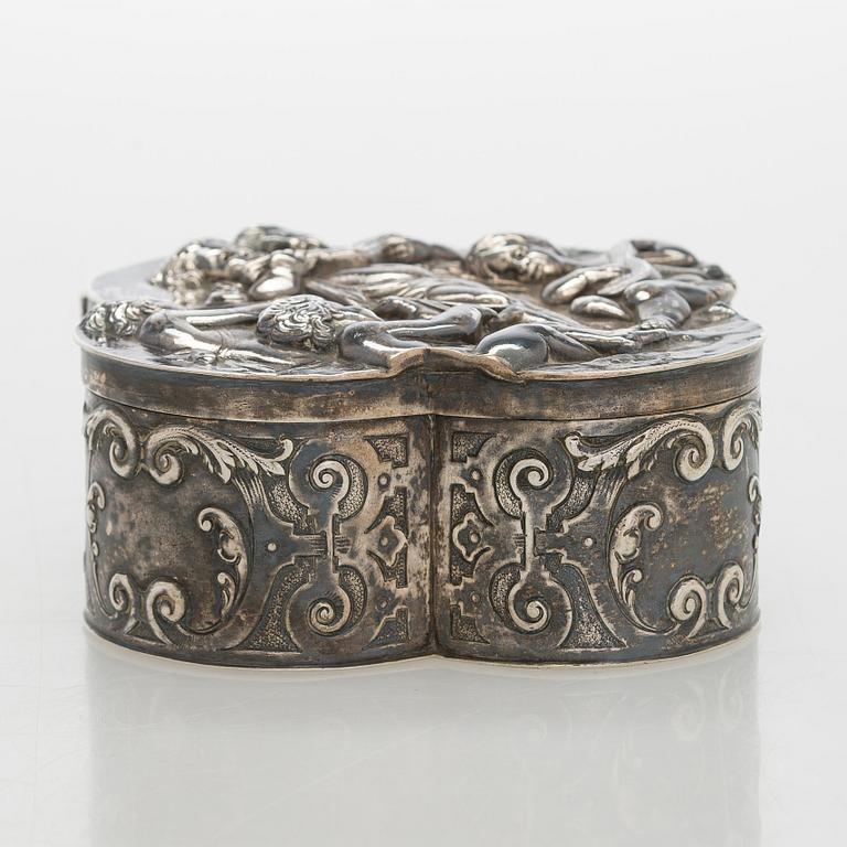 Breidenstein & Renaud, box with lid, silver, Frankfurt circa 1900.