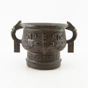 Rökelsekar, brons. Qingdynastin, 1700-/1800-tal.