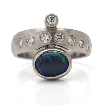 Evert Lindberg, 18K white gold ring with diamonds and opal triplet, Älvängen 2000.