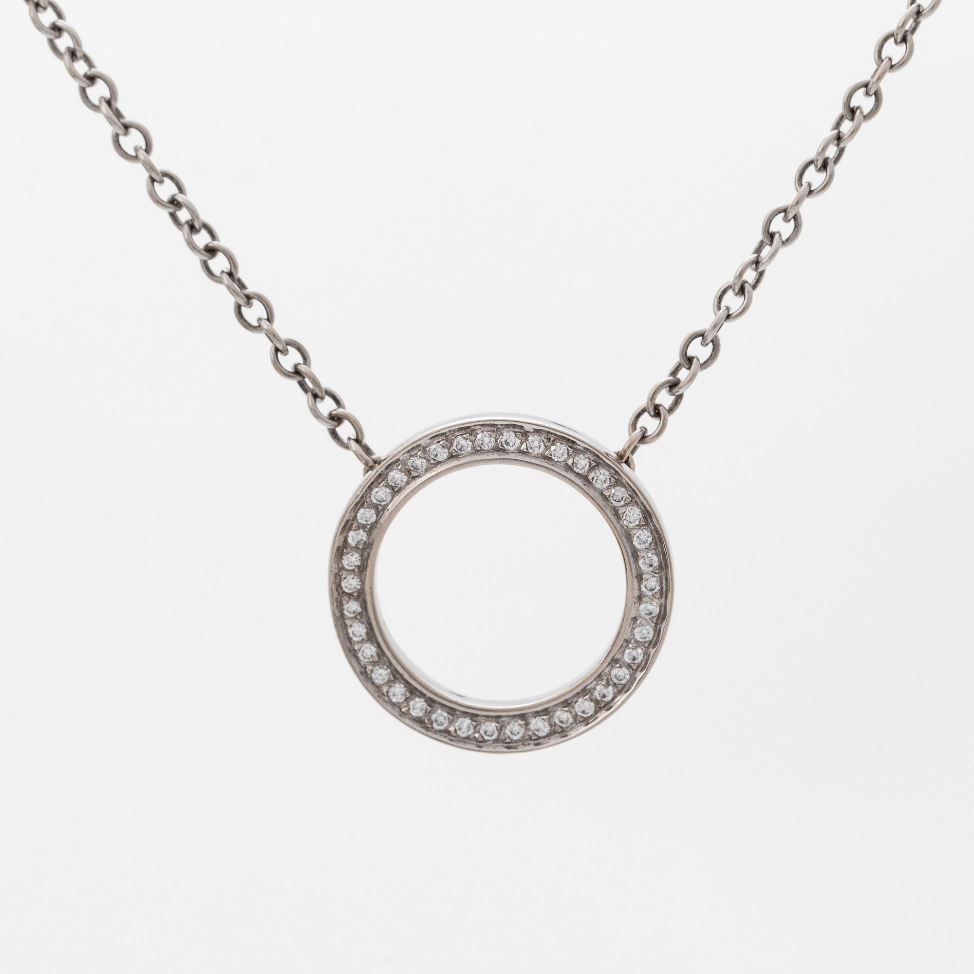 An 18K white gold Efva Attling necklace.