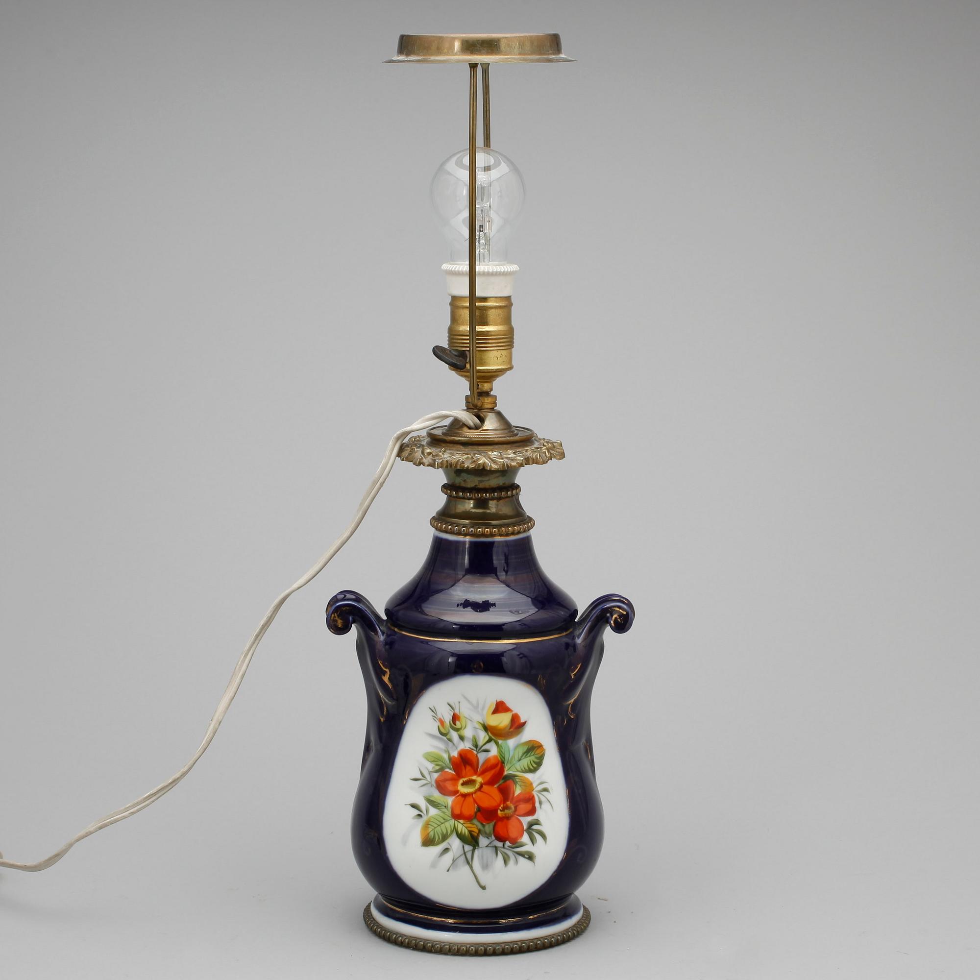 BORDSLAMPA, porslin, 1800-talets slut.