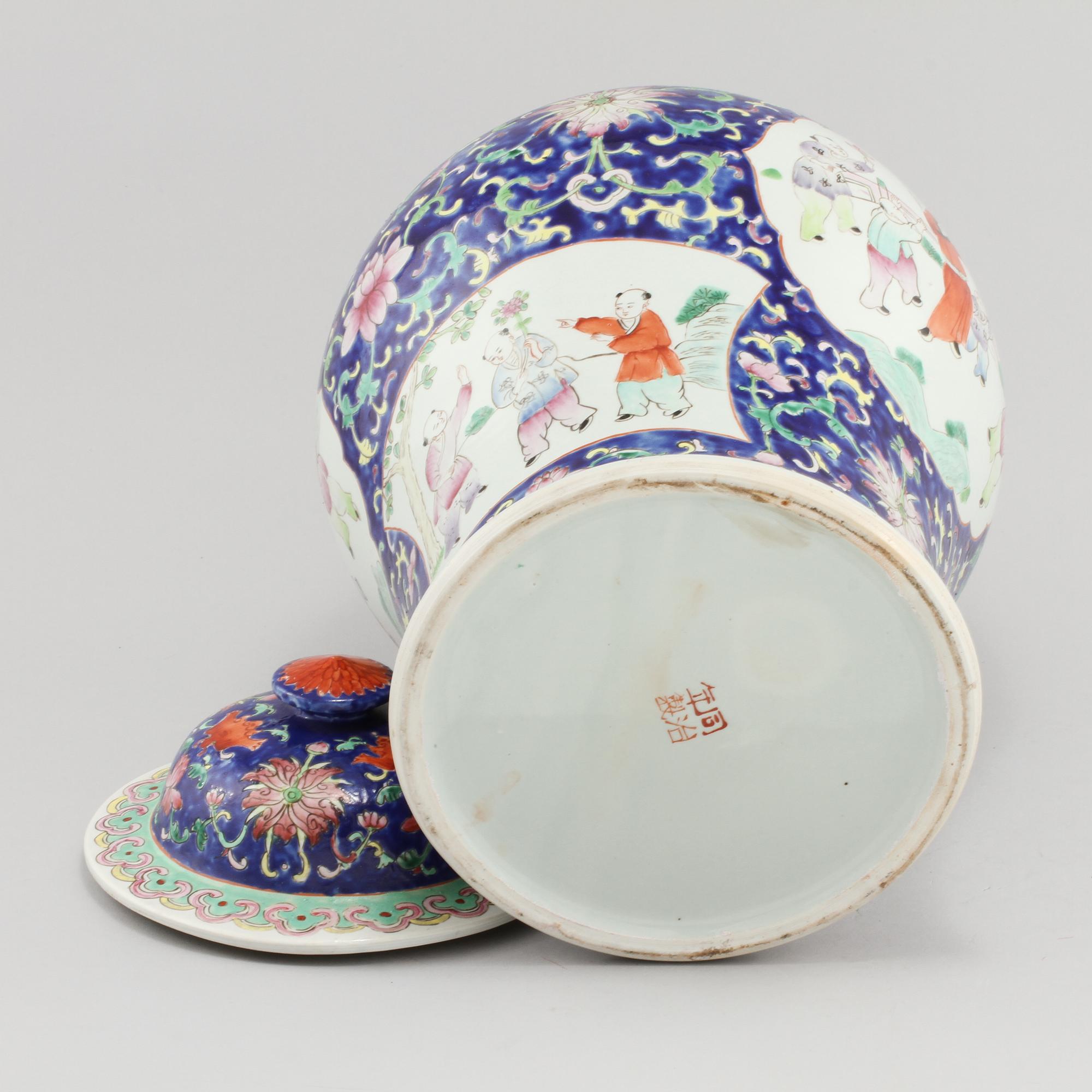 LOCKURNA, porslin, 1900-tal.