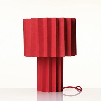 FOLKFORM, "L árt Plisse no 3", bordslampa, Studio Folkform 2022.