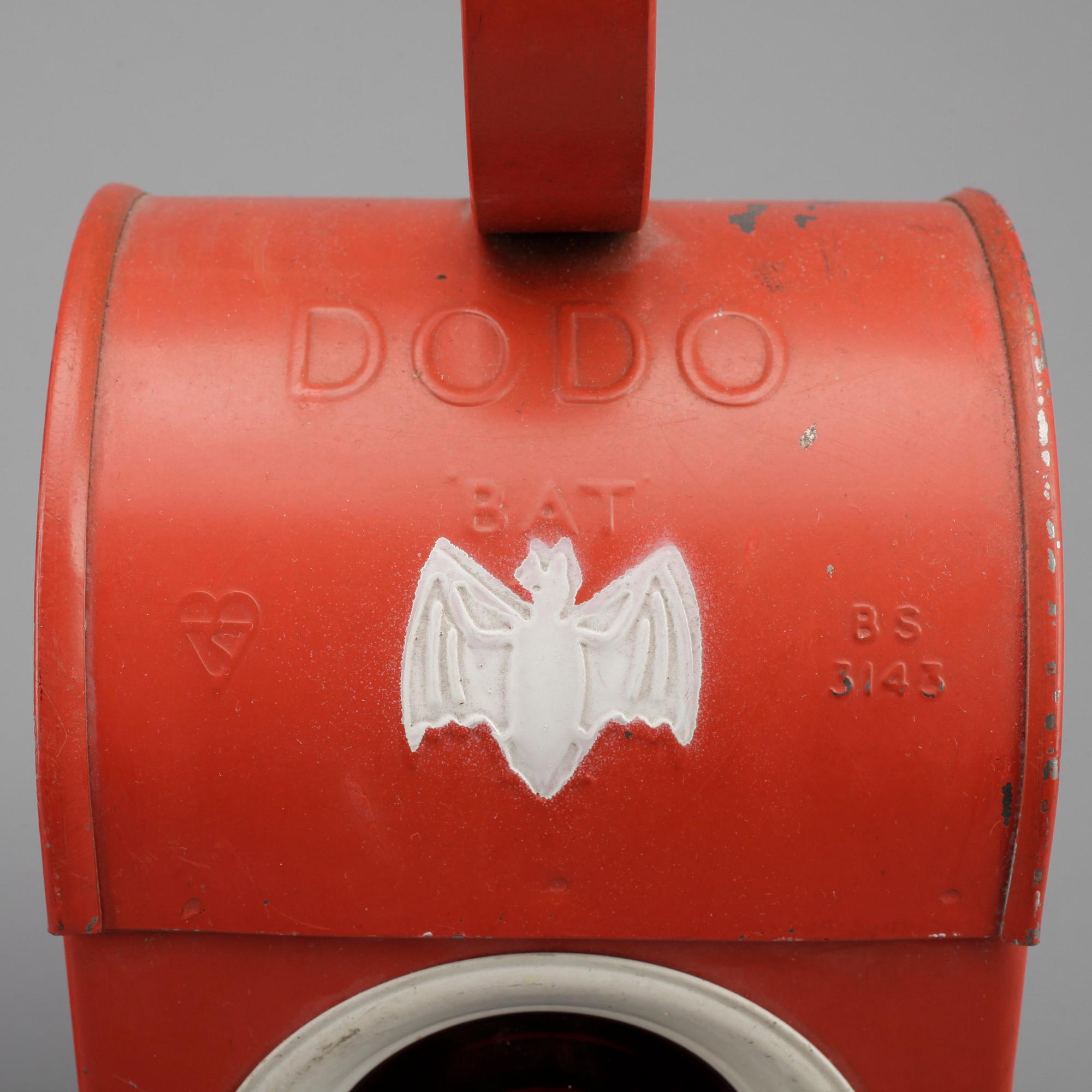 LYKTOR, ett par, DODO, England, 1900-talets första hälft.