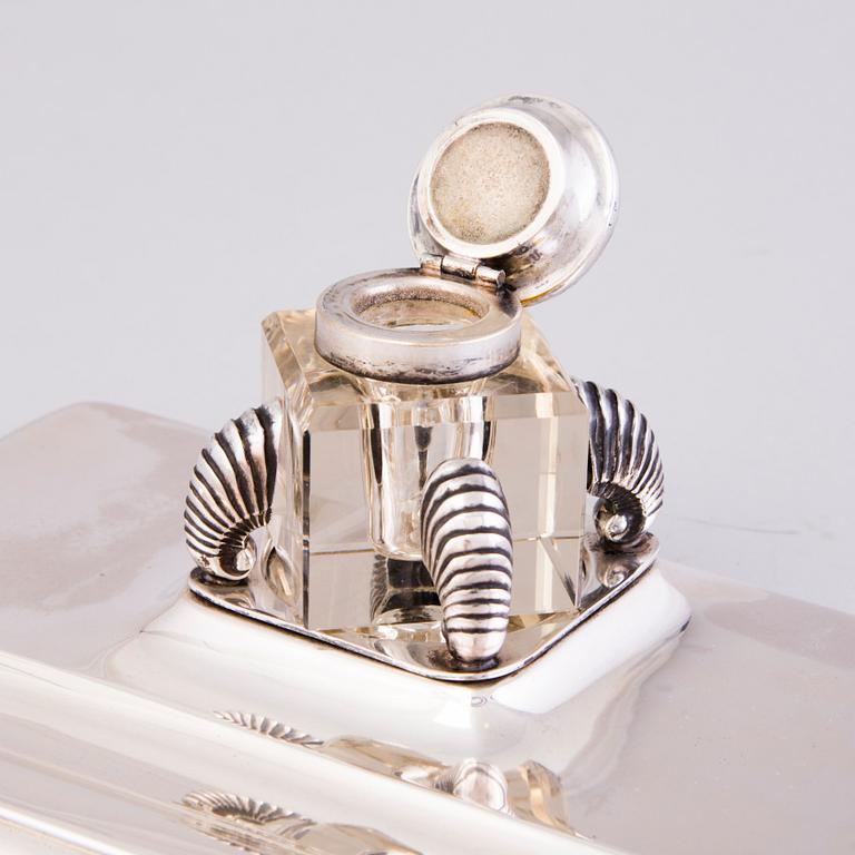 A silver ink stand and a silver pen, Kultakeskus, Hämeenlinna 1936 and Suomen Kultaseppä oy, Turku 1923.