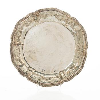 A pair of silver dishes, 20th century.