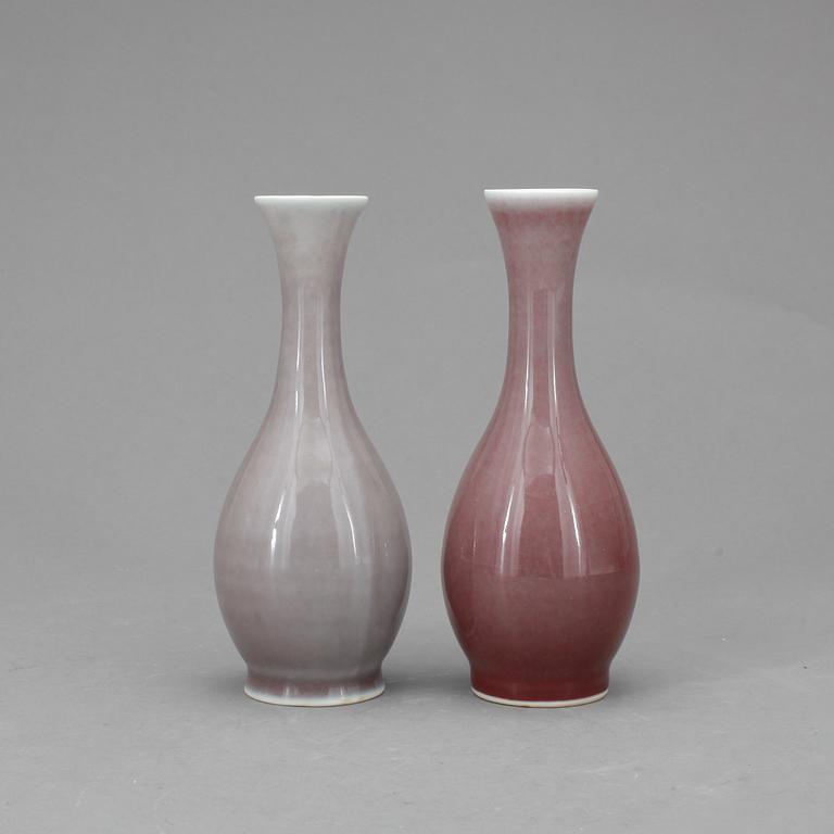 VASER, 2 st snarlika, porslin, Kina, 1800-tal.