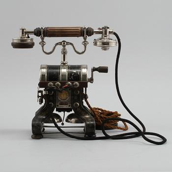BORDSTELEFON, modell "Tunnan", märkt L.M Ericsson, AB Telefonfabriken, Stockholm, 1800-talets slut.