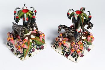 Ljusstakar, "Zebra and Bird Candlesticks", ett par, med dekor av zebror och fåglar.